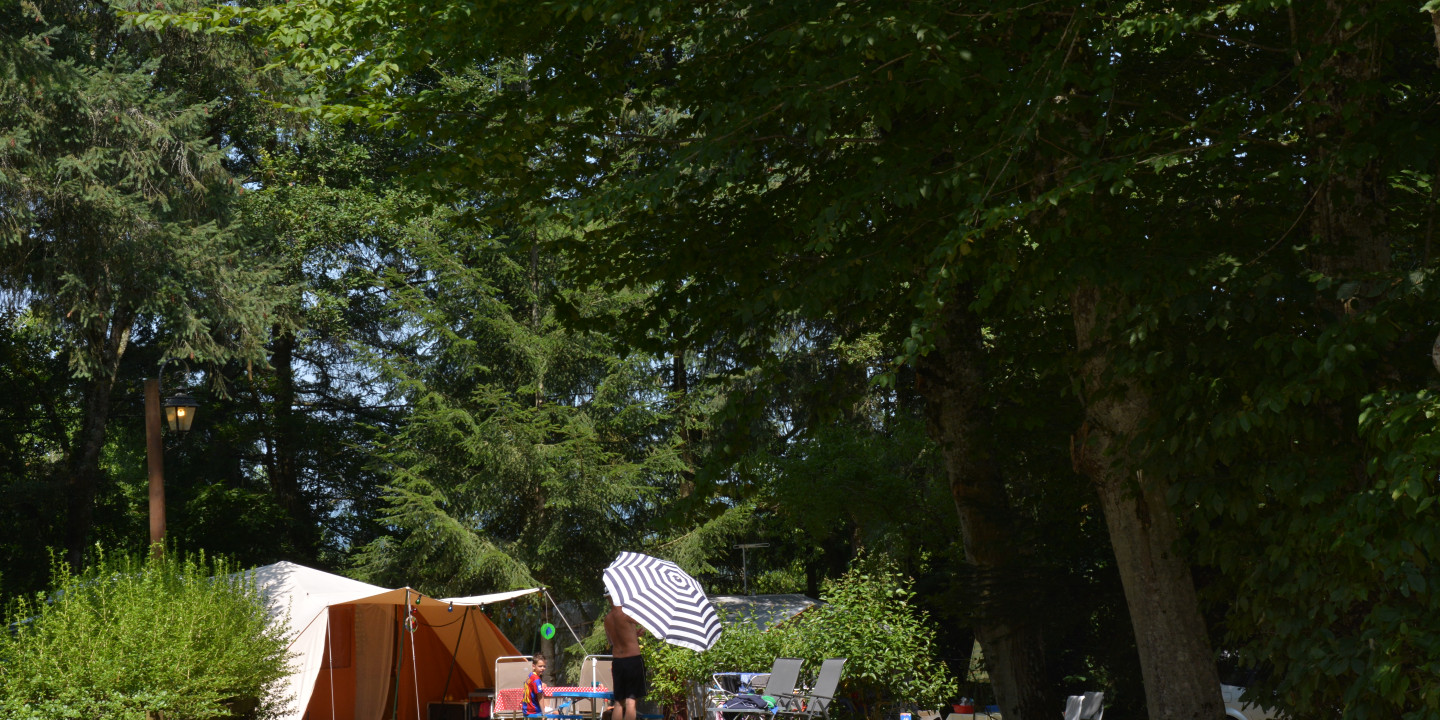 Camping_pitches_le_sequoia_lot_dordogne