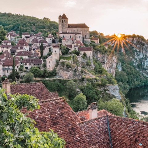 coucher-de-soleil-sur-saint-cirq-lapopie-clot-tourisme---teddy-verneuil-1-1920x960.jpg