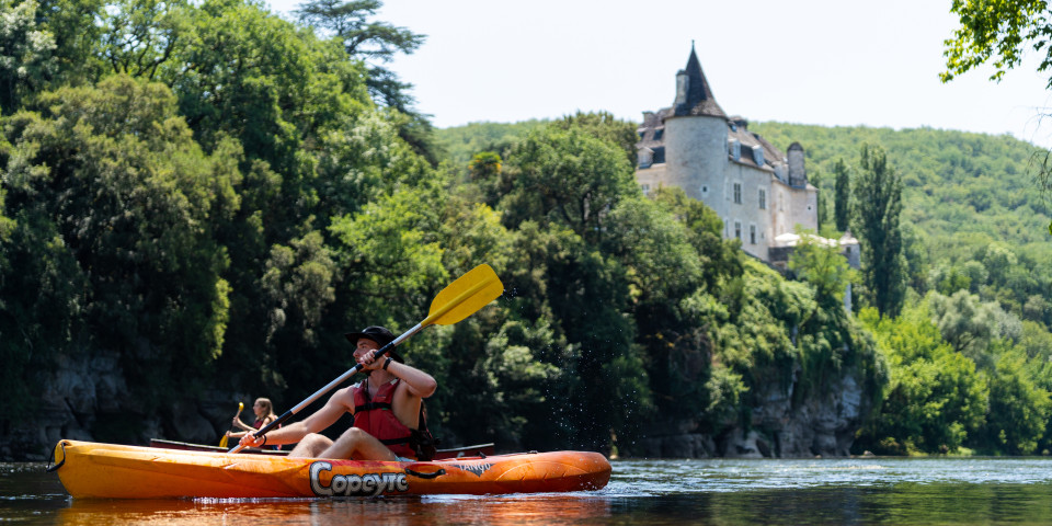 kayak-rivière-dordogne-château-lot-france.jpg