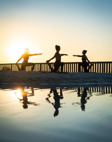 yoga-activite-lagon-plage-dordogne-piscine-baignade.jpg