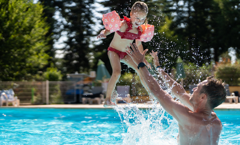 piscine-chauffee-camping-baignades-dordogne.jpg