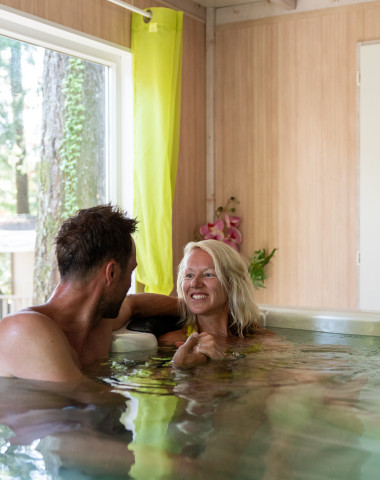 spa-bien-etre-jacuzzi-sauna-camping-detendre.jpg