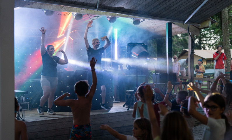 mini-disco-enfants-animation-camping-soiree.jpg