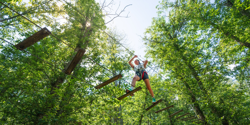 Accrobranche-activity-camping-lot-dordogne.jpg