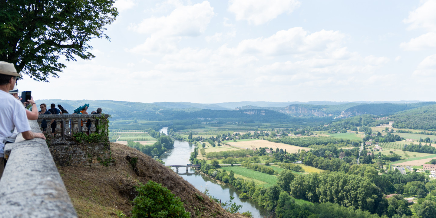 domme-vue-panoramique-dordogne.jpg