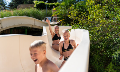 toboggan-aquatique-famille-camping-le-sequoia.jpg